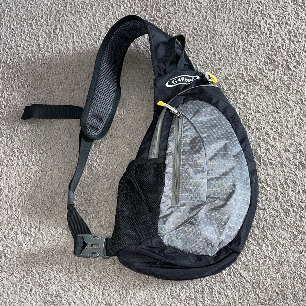 G4 Free sling backpack